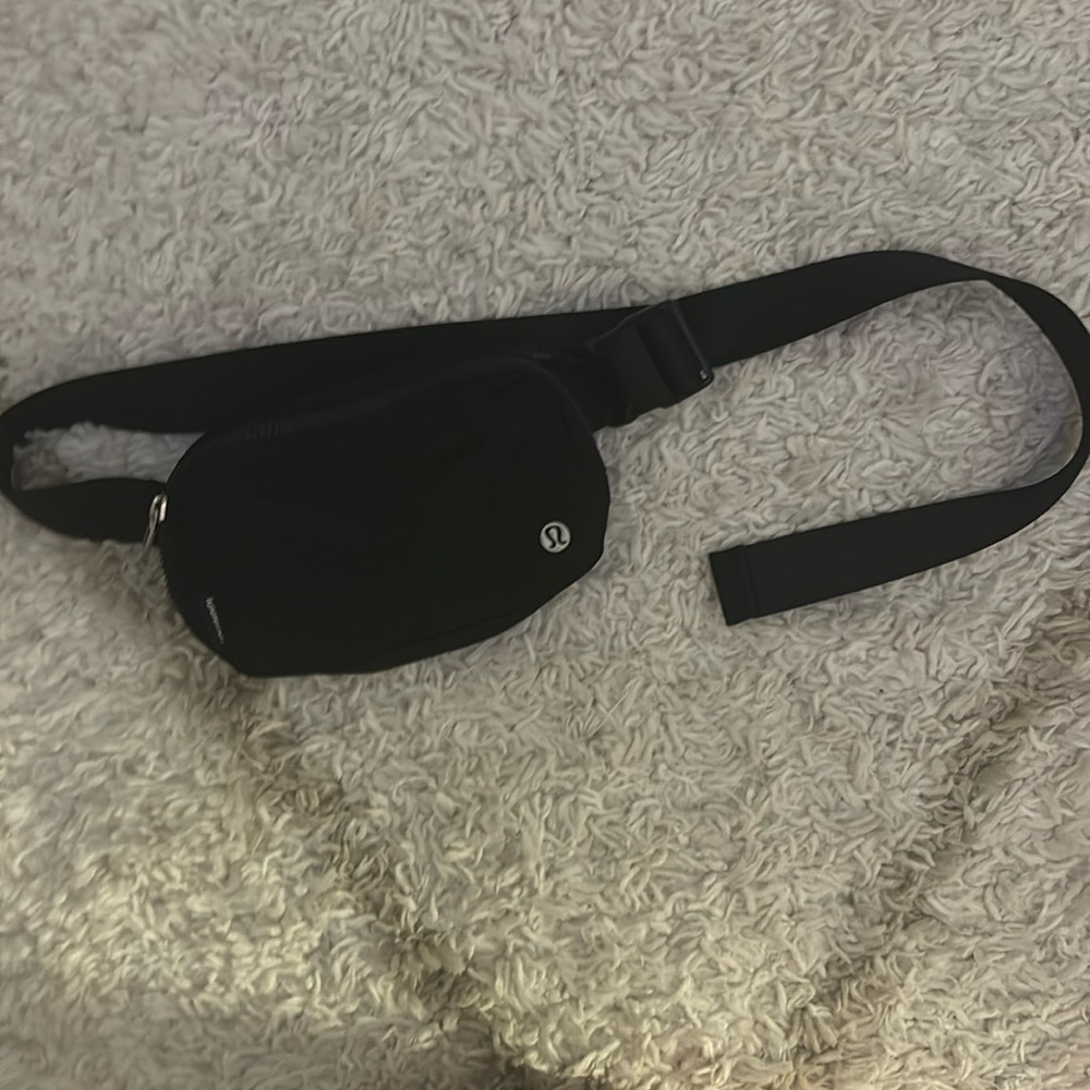 Lululemon black beltbag
